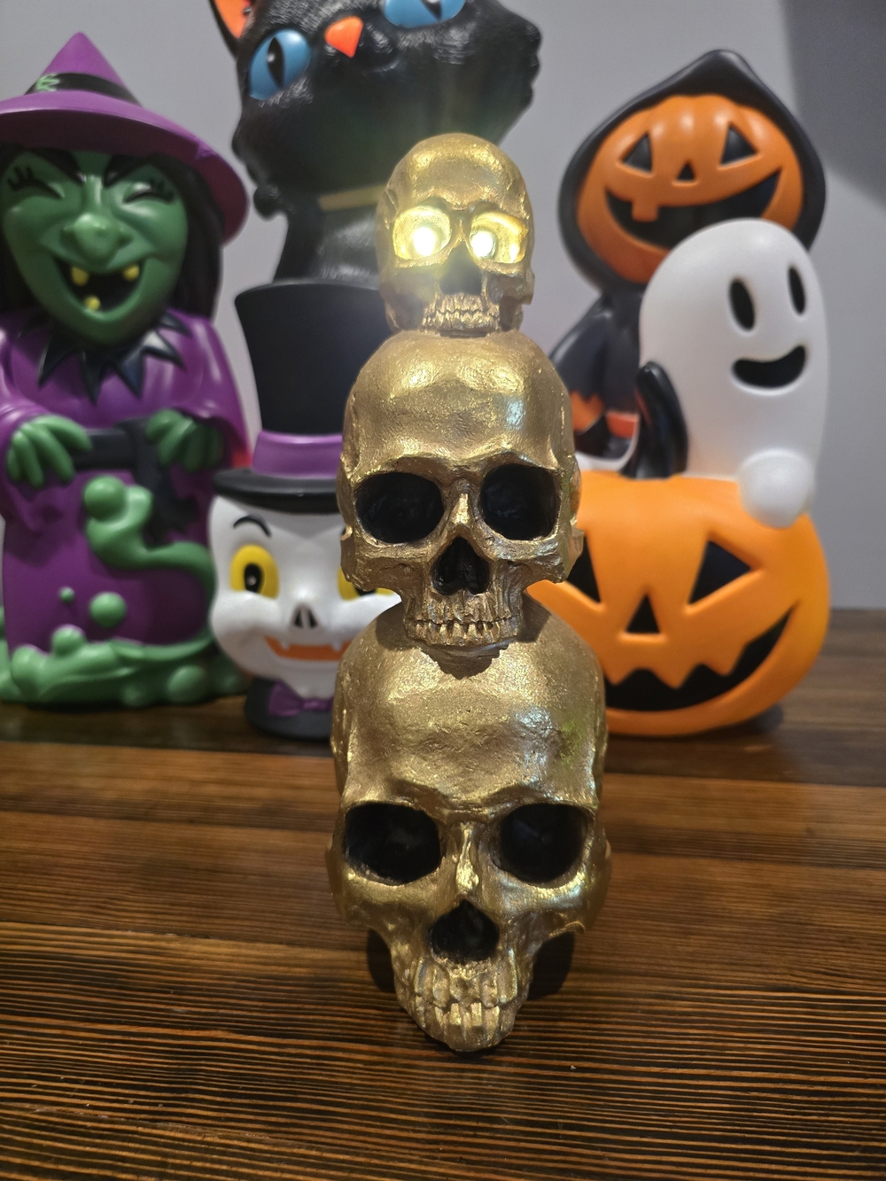Gold Skull Stack Halloween Table Accent